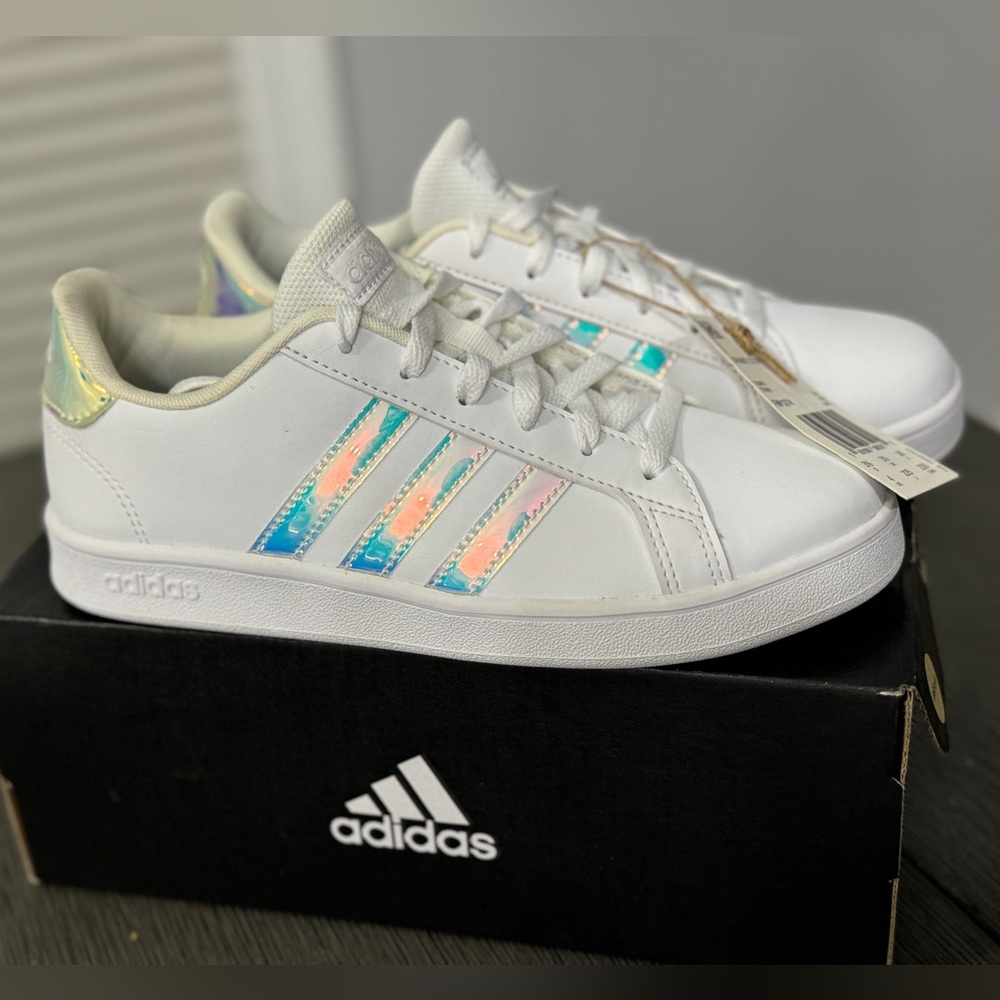 NEW Adidas Grand Court K - Youth size 4.
